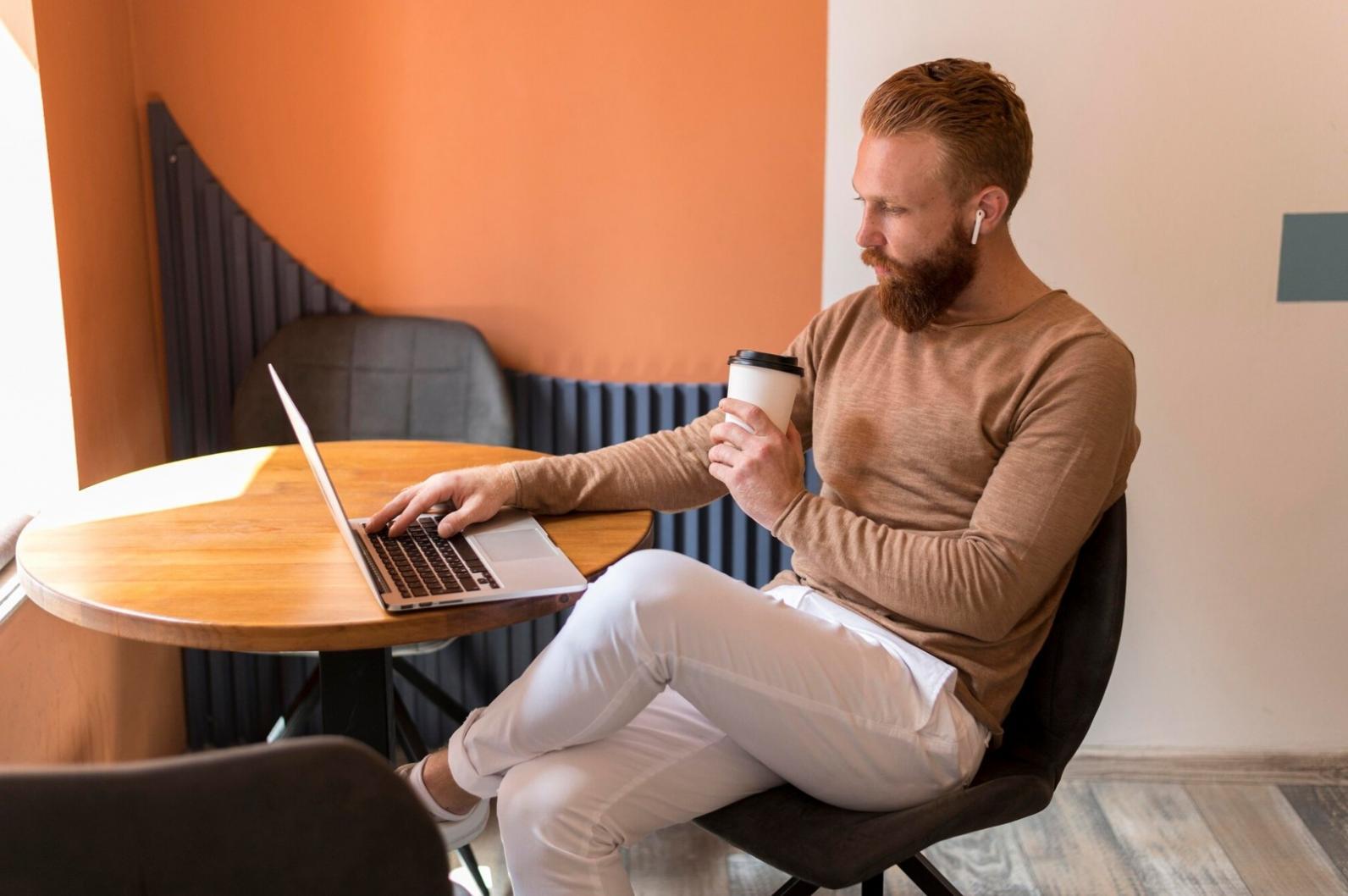 Tecniche avanzate di scultura e applicazione protesi per effetti speciali