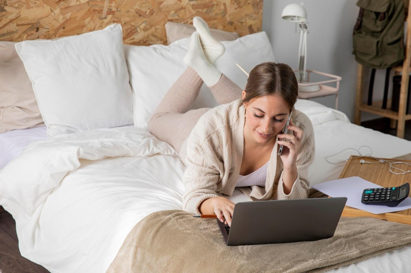 Studente durante sessione pratica di makeup effetti speciali